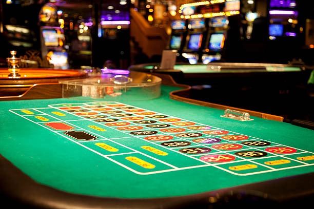 Live roulette table with dealer and player interface