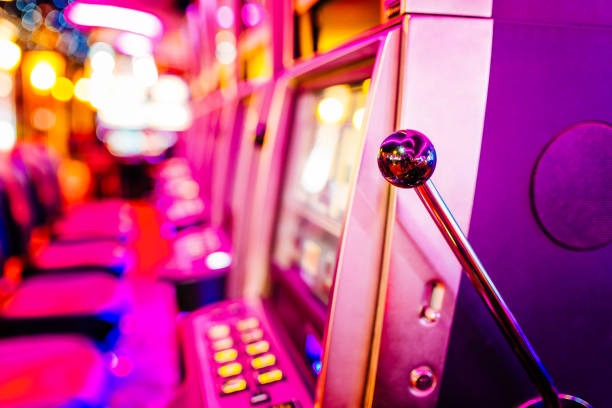 Live dealer spinning Jewels of Prosperity reels in hsowin studio
